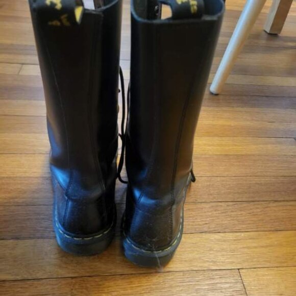 Dr. Martens 20 eyelet black boots W10/M9 - Picture 3 of 5